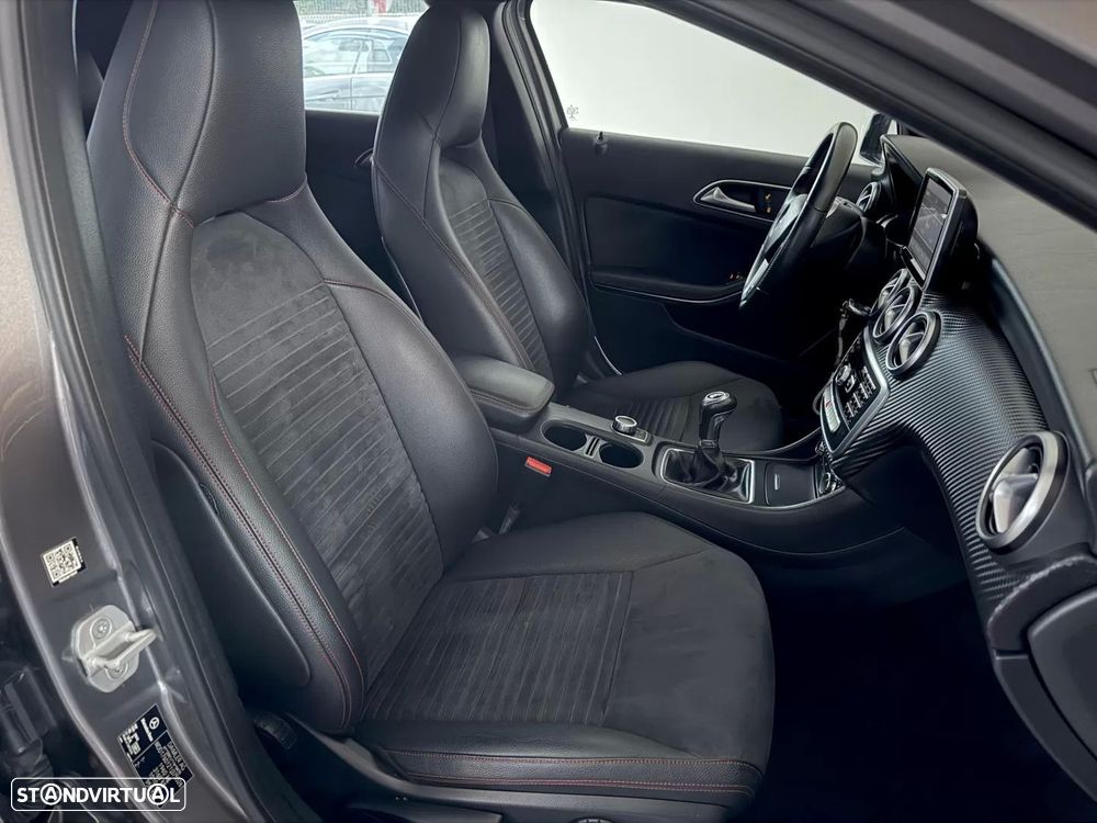 Mercedes-Benz A 180 d AMG Line - 32