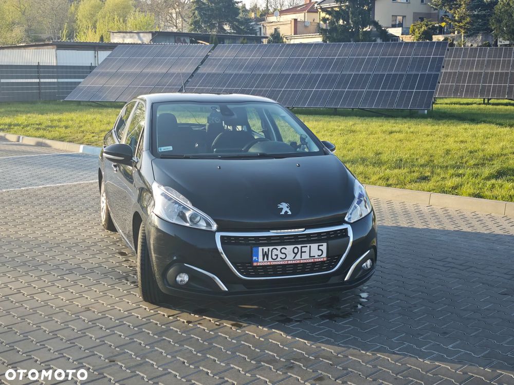 Peugeot 208 - 1