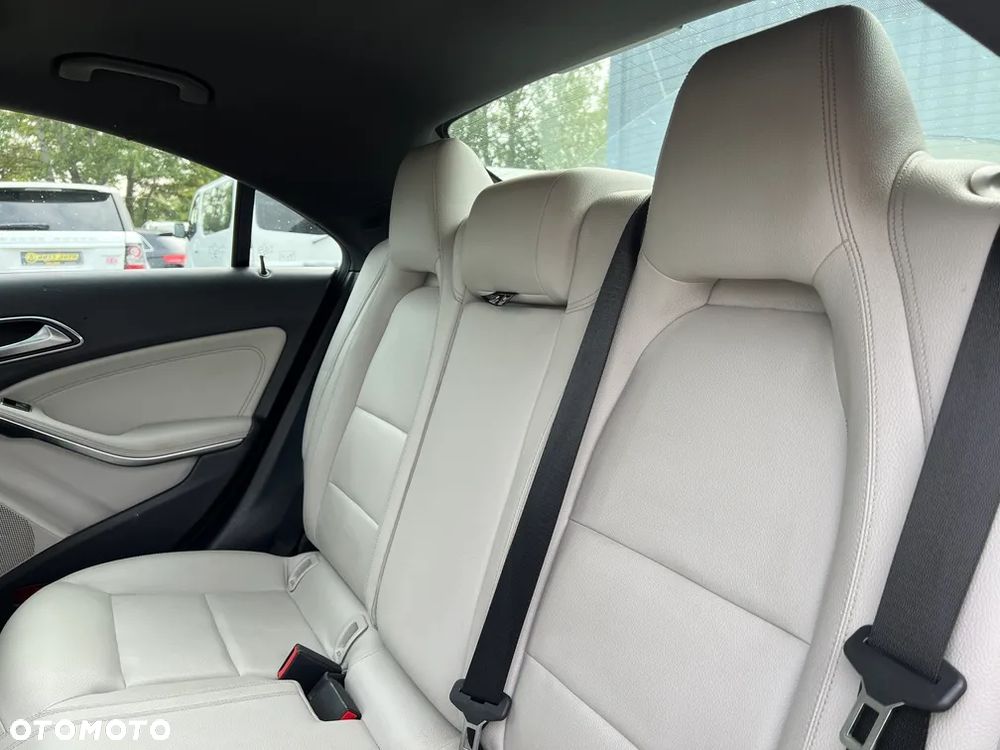 Mercedes-Benz CLA 250 7G-DCT - 19