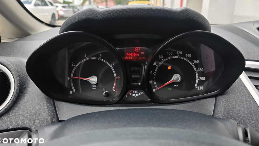 Ford Fiesta 1.25 Celebration - 13