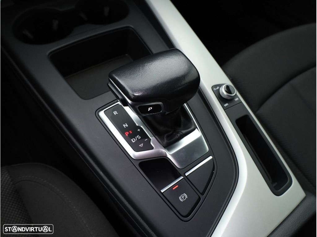 Audi A4 Avant 30 TDI S tronic - 32