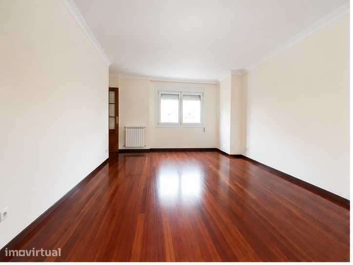 Aluga-se Apartamento T2 com Lugar Garagem e Arrecadação - Grande imagem: 3/12