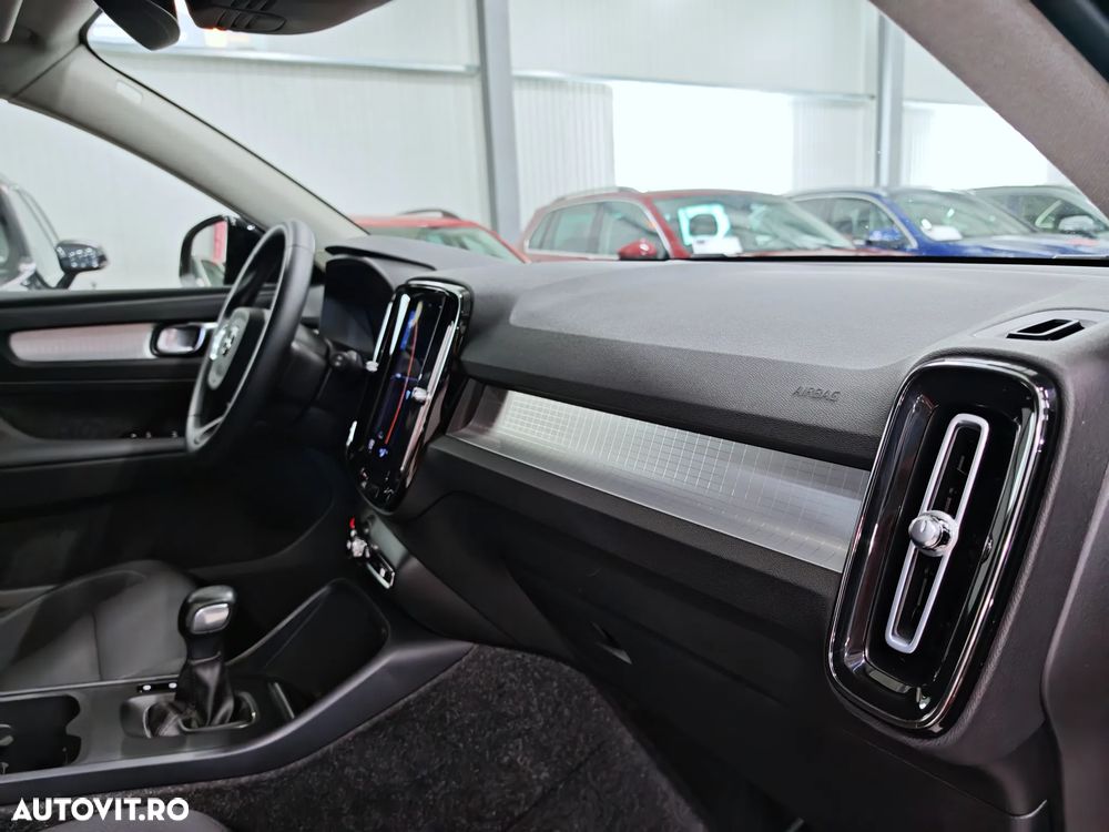 Volvo XC 40 T3 Momentum Pro - 27
