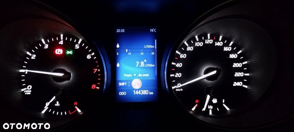 Toyota Avensis 1.8 Premium - 18