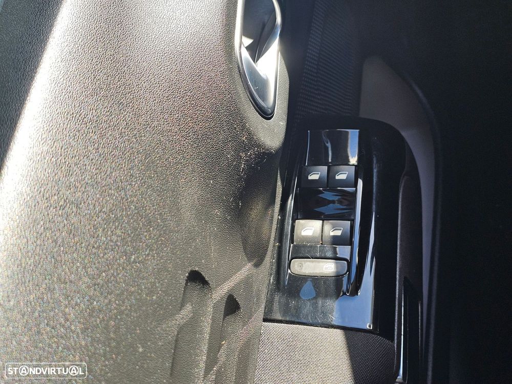 Citroën C3 1.2 PureTech Shine - 21