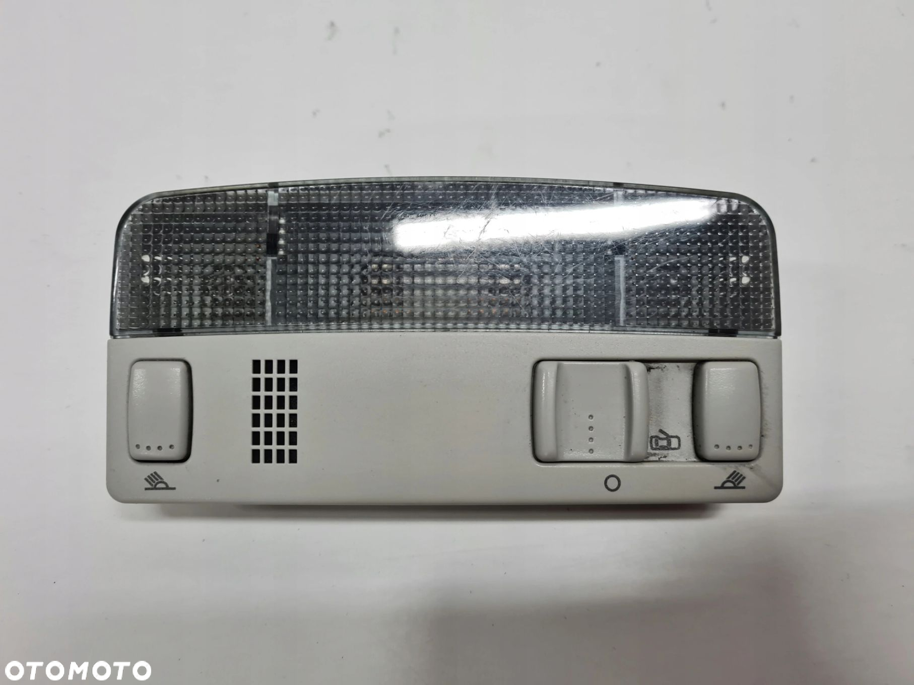 VW T5 lampka oświetlenie kabiny podsufitki przód 3B0947105 - 2