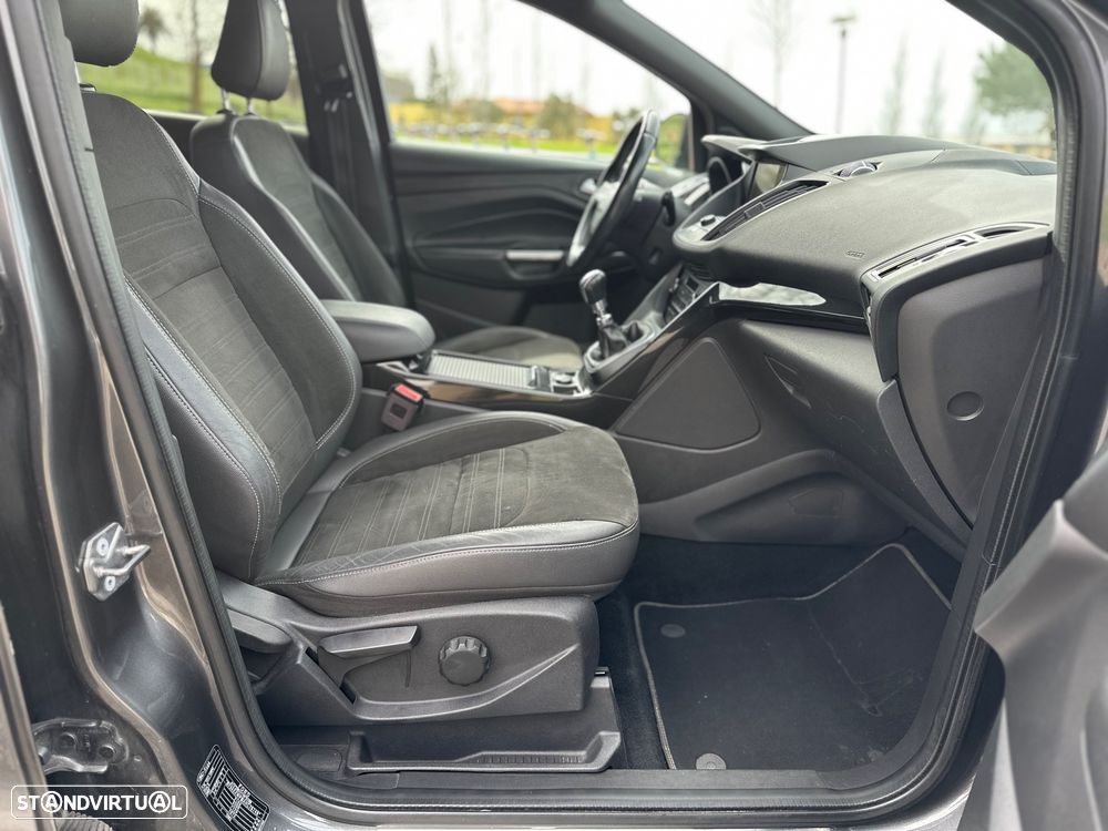 Ford Kuga 1.5 TDCi ST-Line Limited Edition - 38