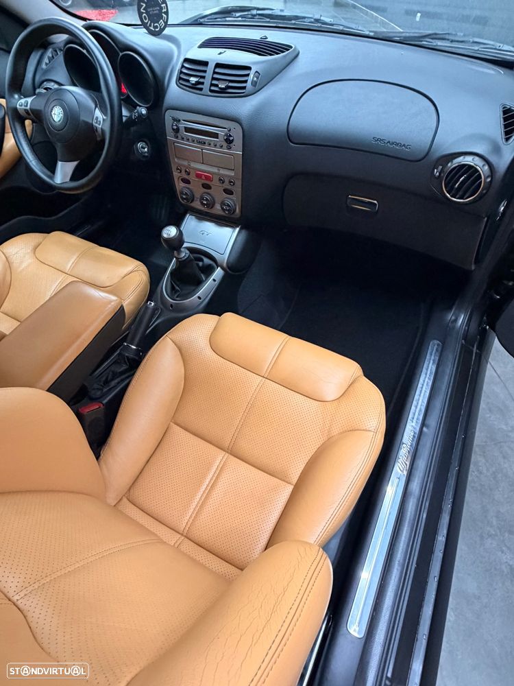 Alfa Romeo GT 1.9 JTD M-JET Distinctive - 39