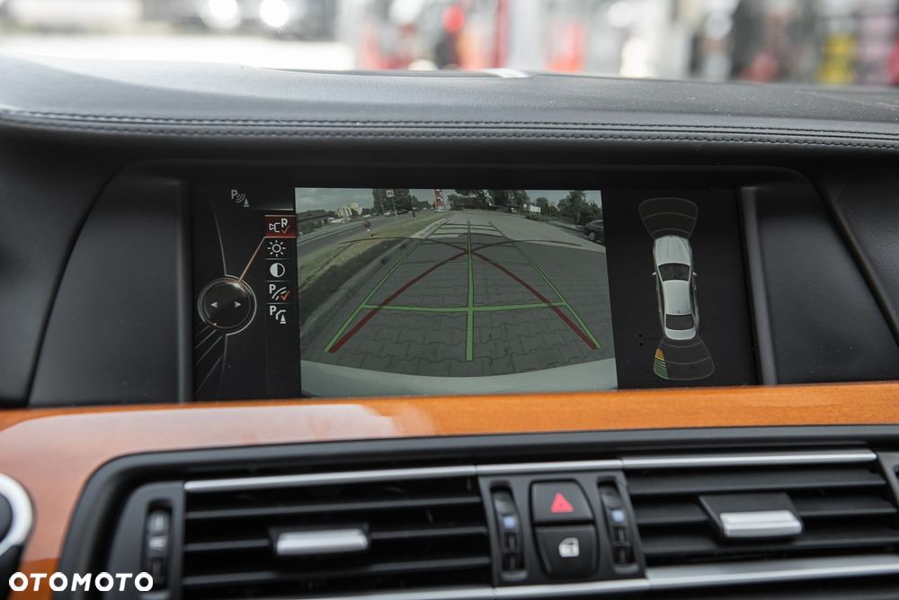 BMW Seria 5 535i xDrive Sport-Aut Luxury Line - 30