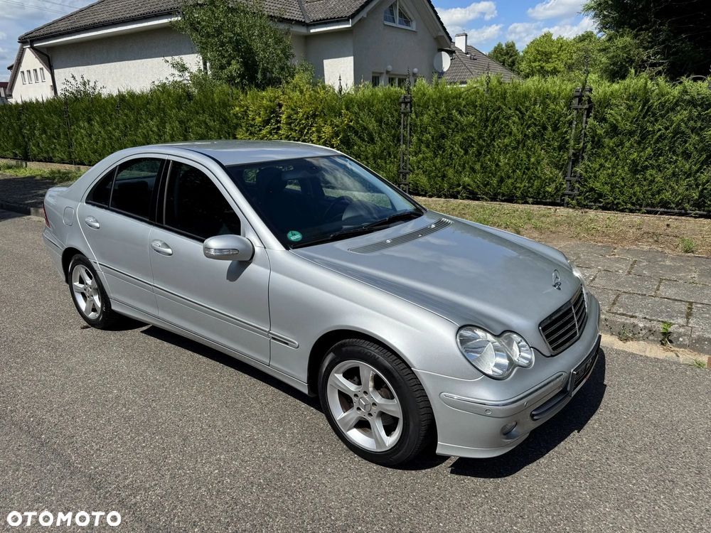 Mercedes-Benz Klasa C 180 Kompressor Automatik Avantgarde Sport Edition - 2