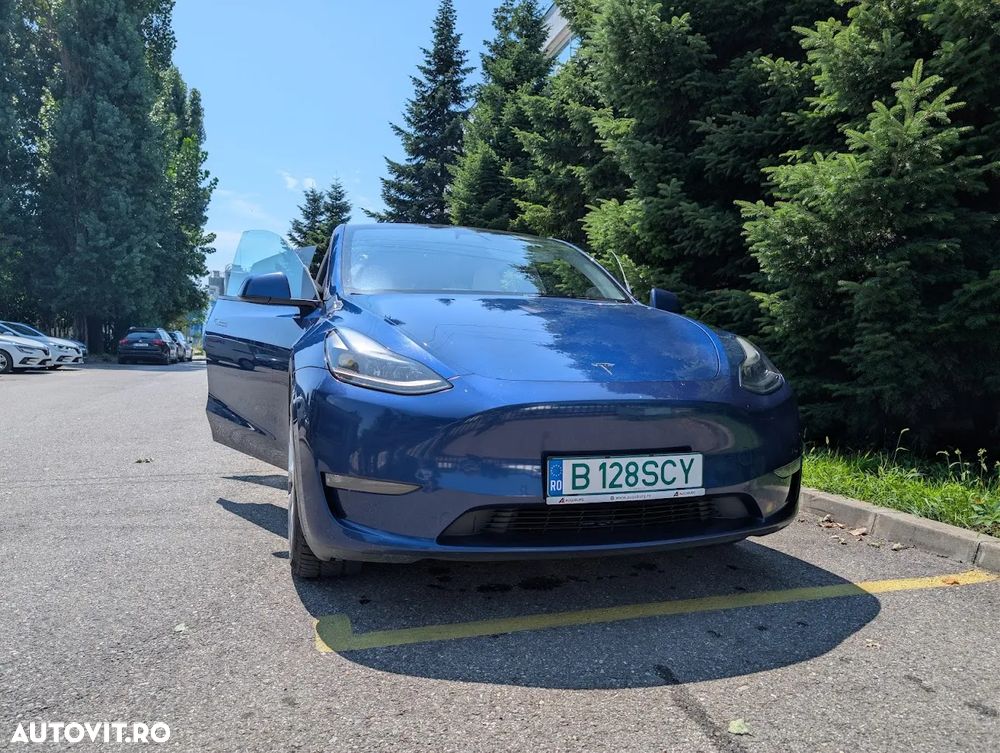 Tesla Model Y - 12