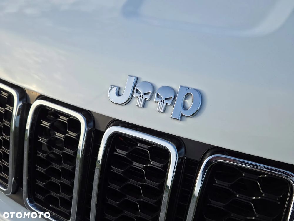 Jeep Grand Cherokee - 25