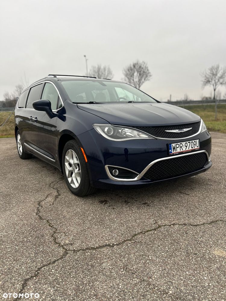 Chrysler Pacifica - 9