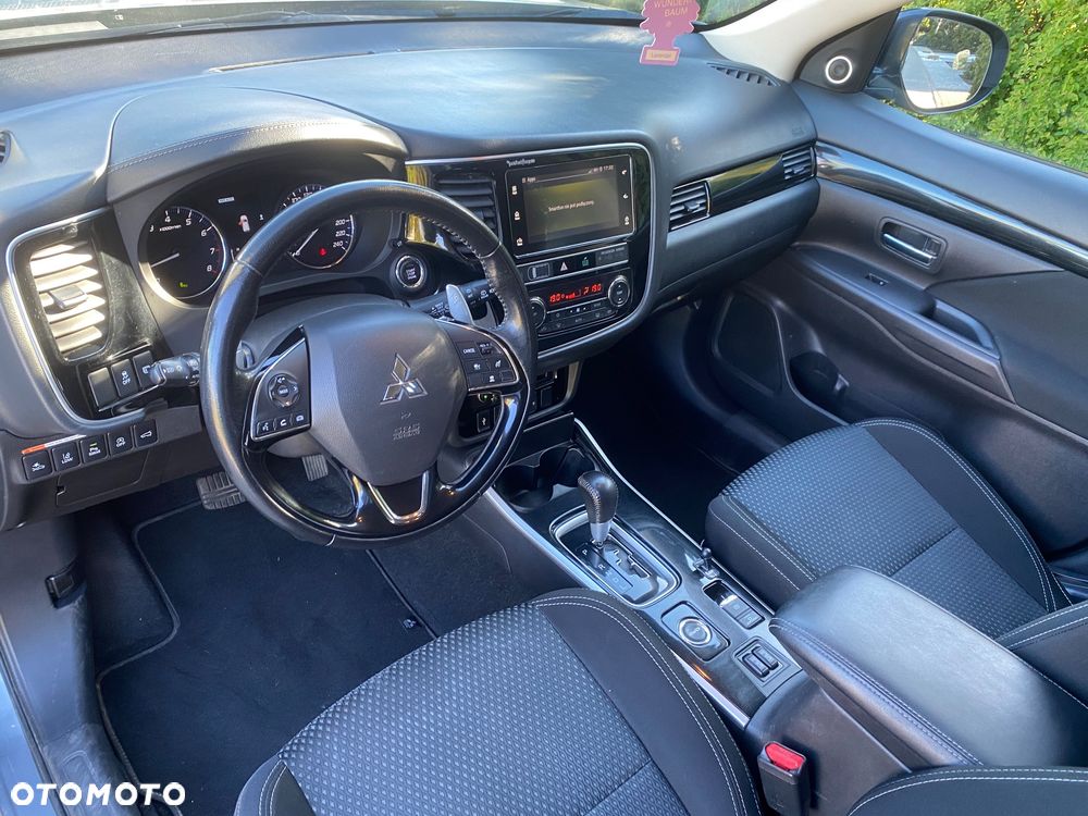 Mitsubishi Outlander 2.0 Intense + 4WD CVT - 11