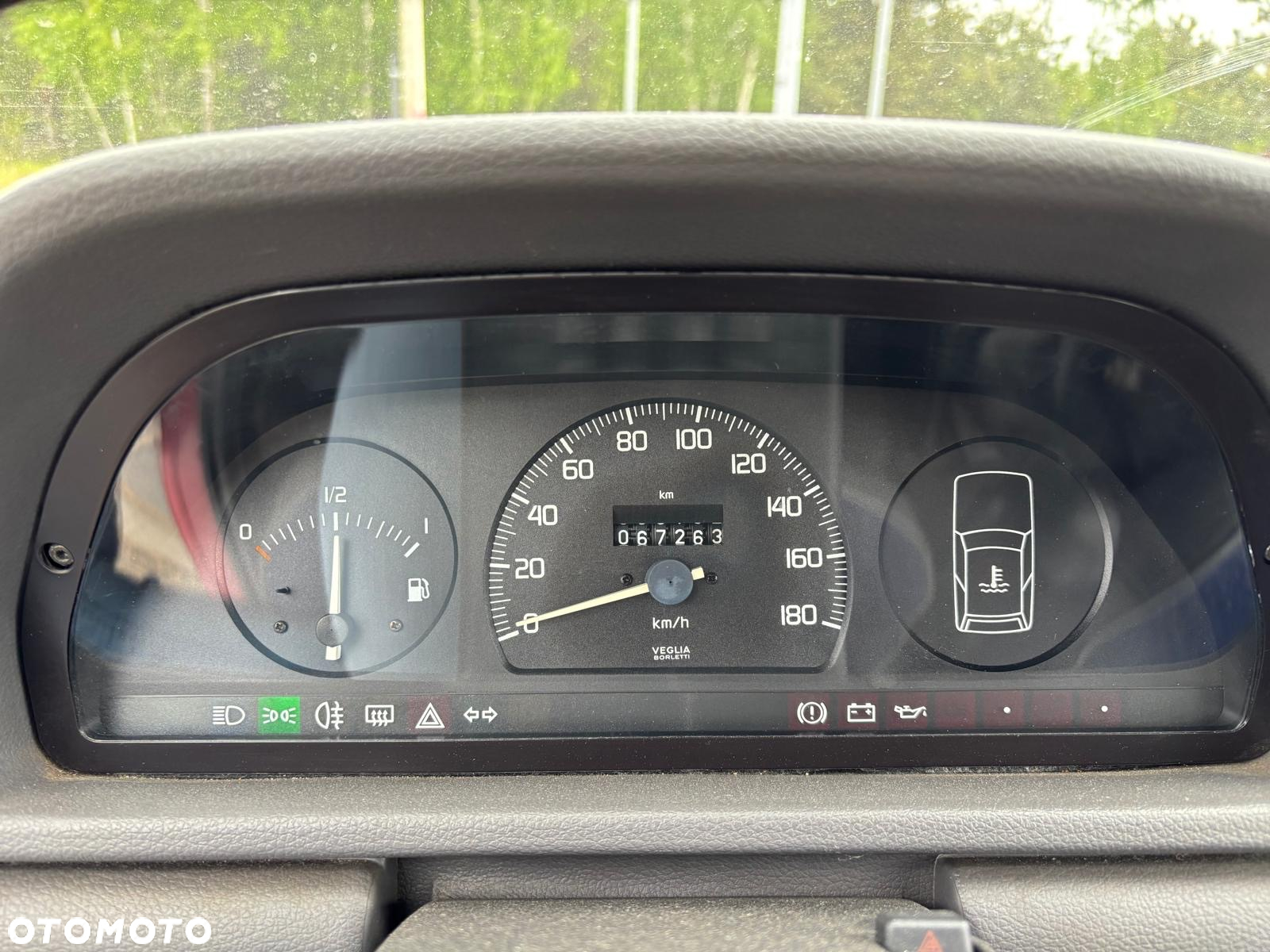 Fiat Uno 899 - 11