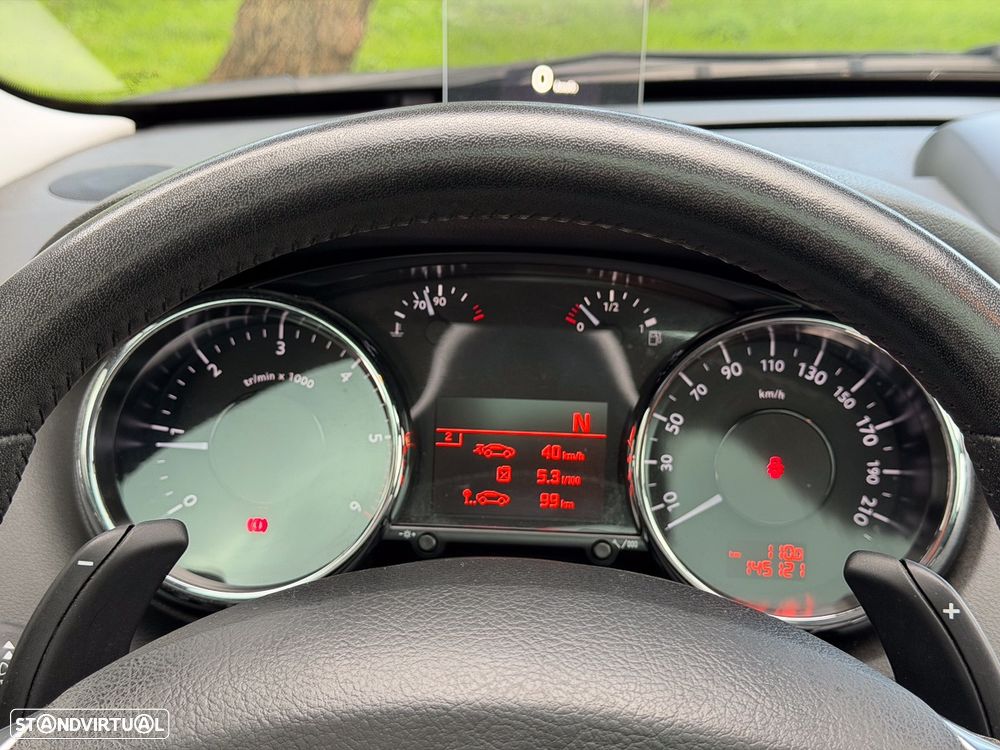 Peugeot 5008 1.6 E-HDi 7L Allure 2-Tronic J17 - 30