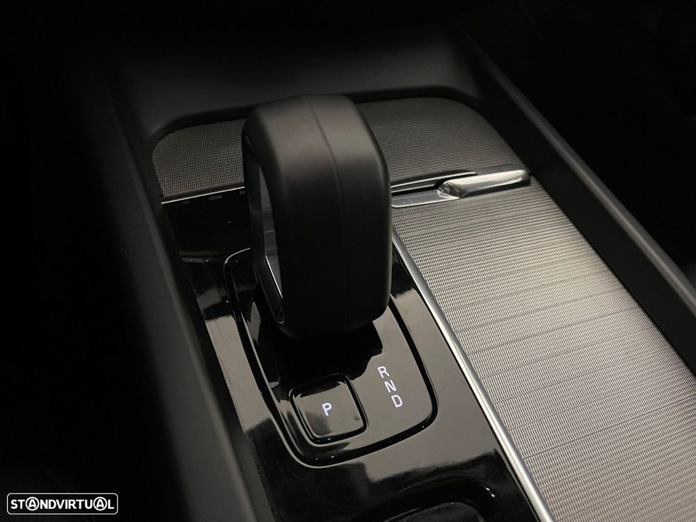 Volvo V60 2.0 B4 Momentum Geartronic - 25