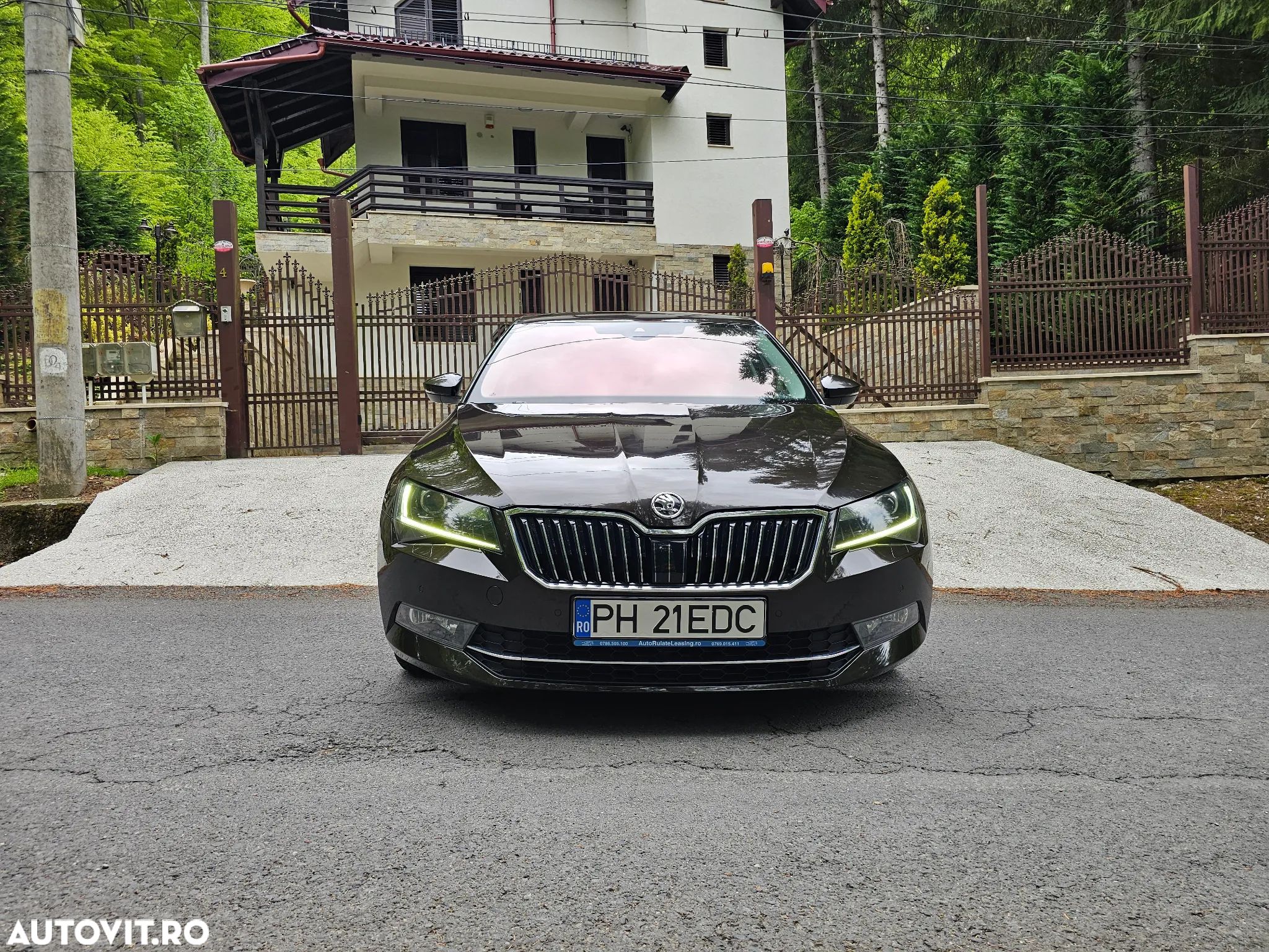 Skoda Superb 2.0 TDI DSG Ambition - 1