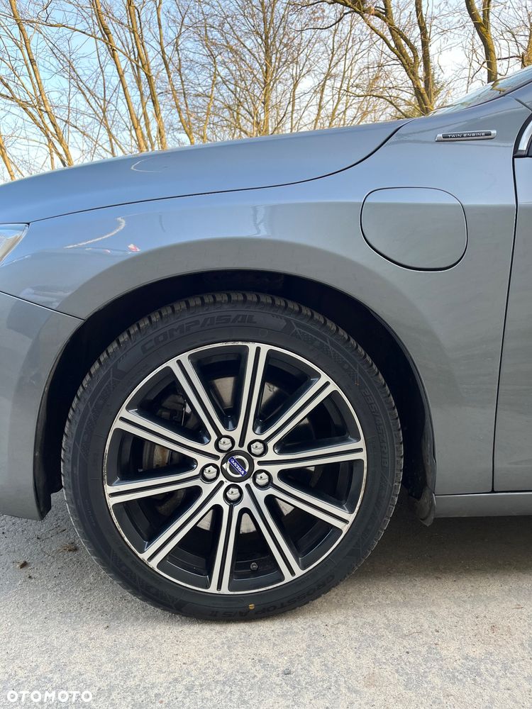 Volvo V60 D6 AWD Plug-in Hybrid R-Design Summum - 9