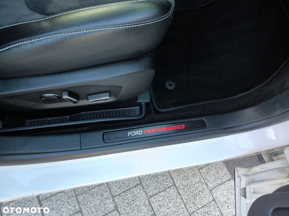 Ford Edge - 18