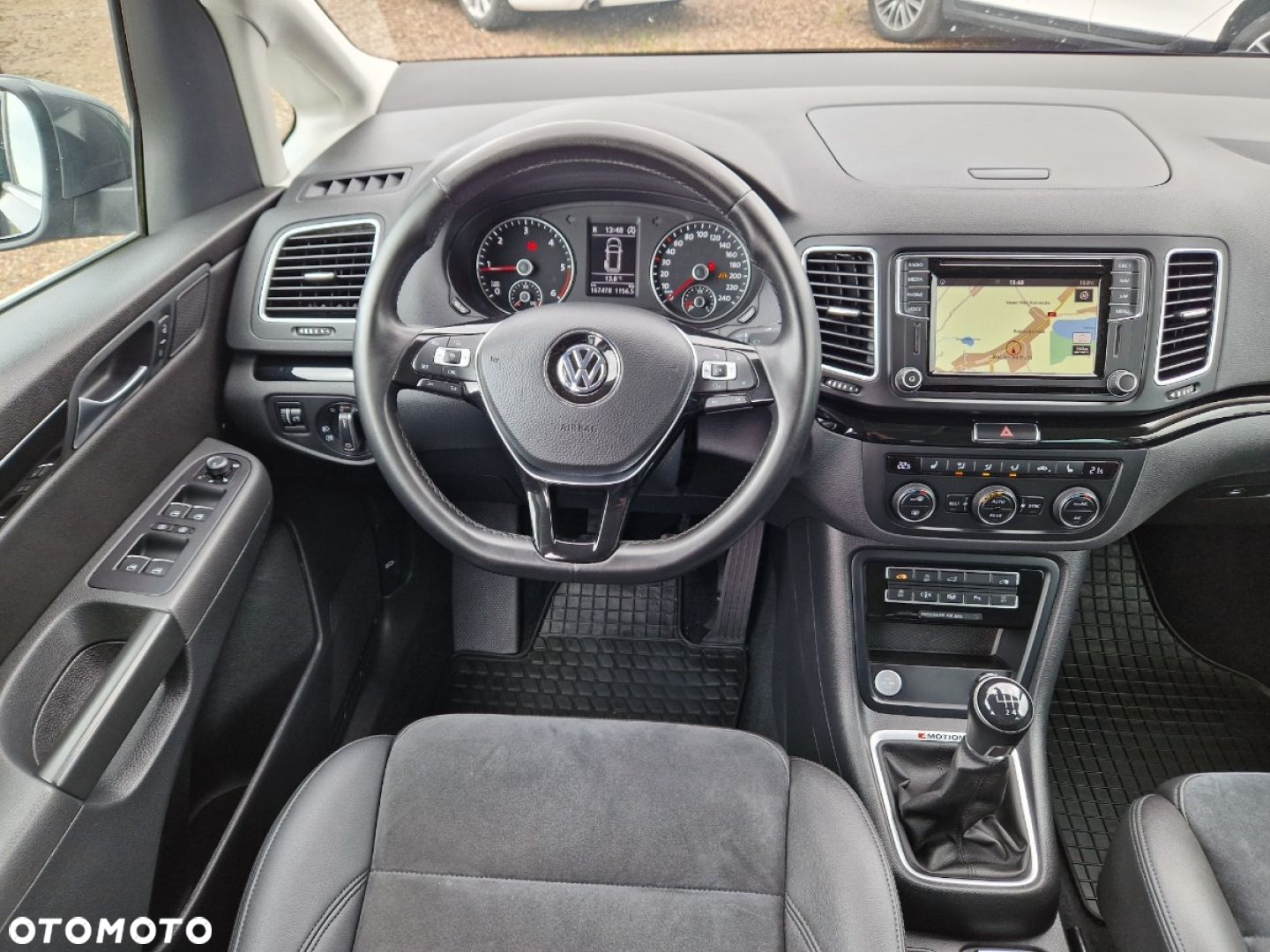 Volkswagen Sharan 2.0 TDI 4MOTION Highline - 25
