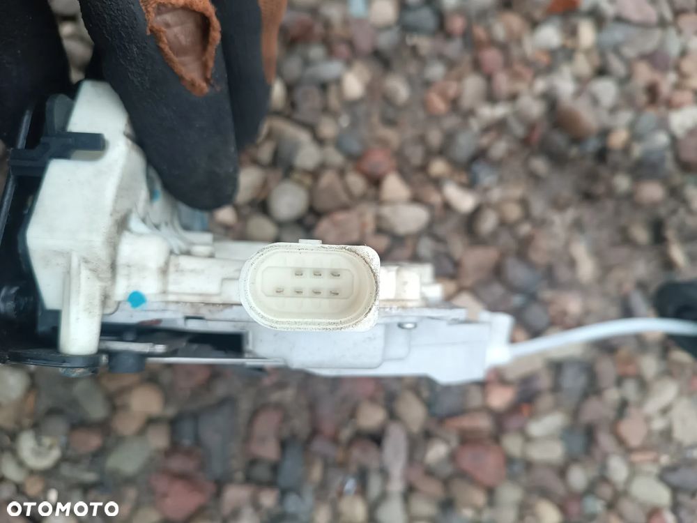 AUDI A4 B7 ZAMEK DRZWI PRAWY TYŁ TYLNY - 3