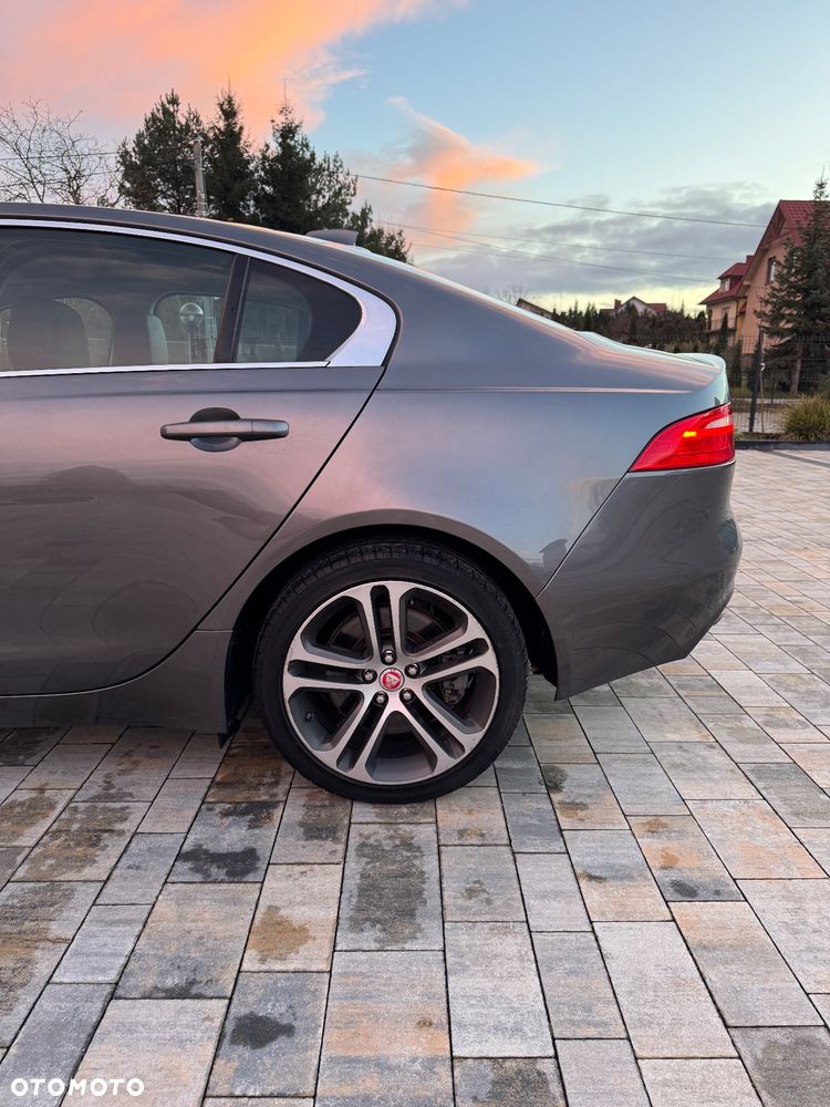 Jaguar XE 20d AWD Prestige - 19