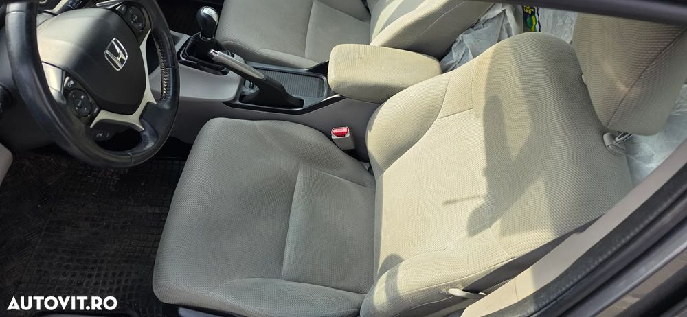 Honda Civic 1.8 MT ES - 26