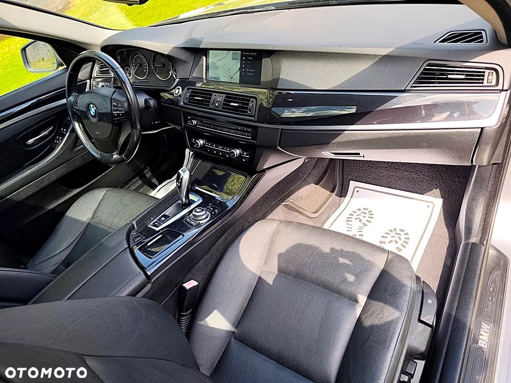 BMW Seria 5 520d - 24