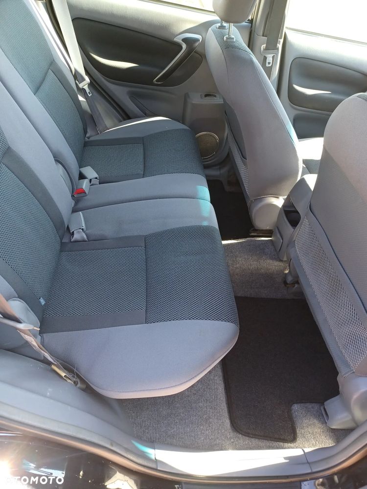 Toyota RAV4 4x4 Edition - 8