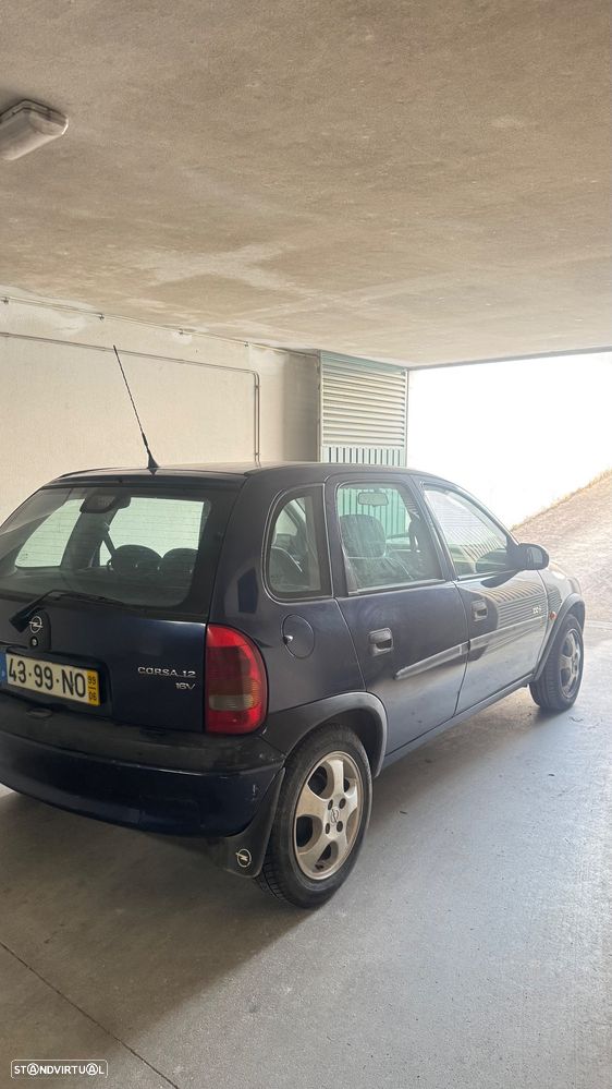 Opel Corsa 1.2 16V - 12