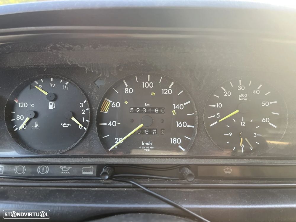Mercedes-Benz 190 D 2.0 - 11