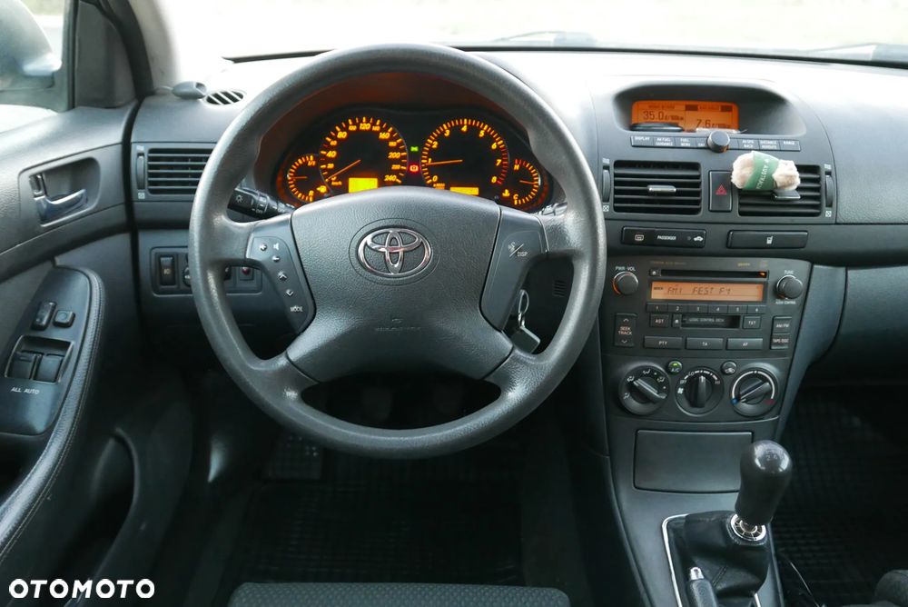 Toyota Avensis - 15