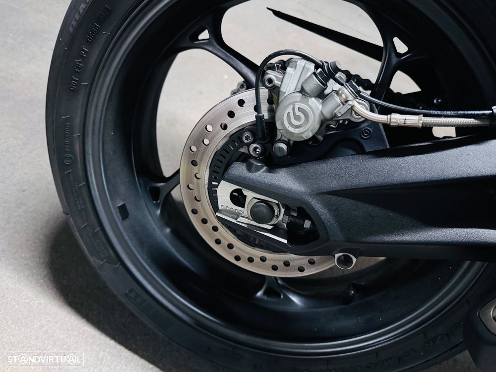 Triumph Street Triple - 12