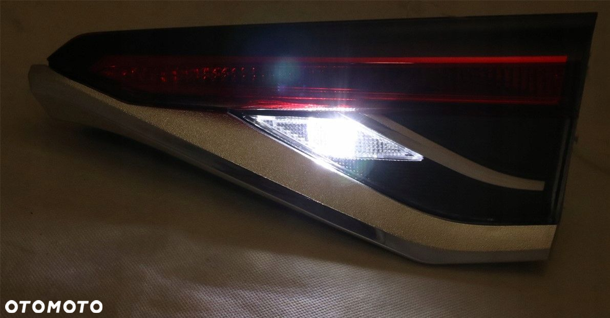 Lampa tyl na wewnętrzna Led Toyota Corolla XI 12 e21 sedan 2018-2023 kpl - 3