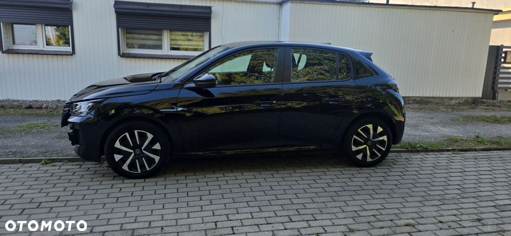Peugeot 208 - 8