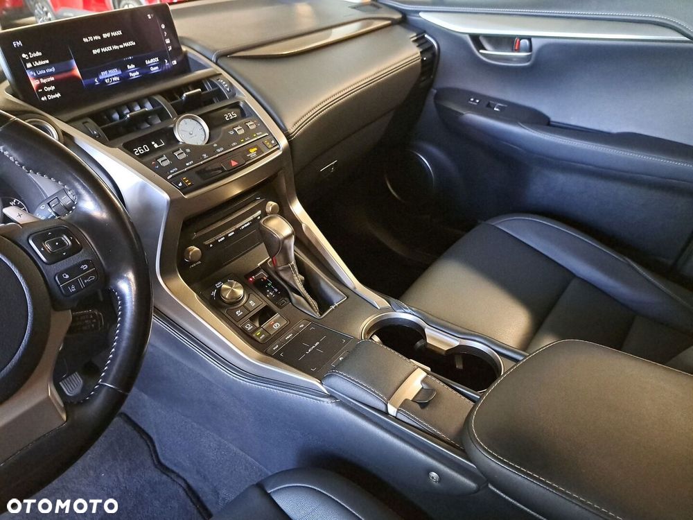 Lexus NX 300h F Impression AWD - 31