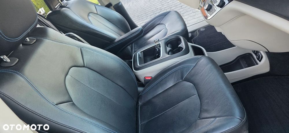 Chrysler Pacifica - 34