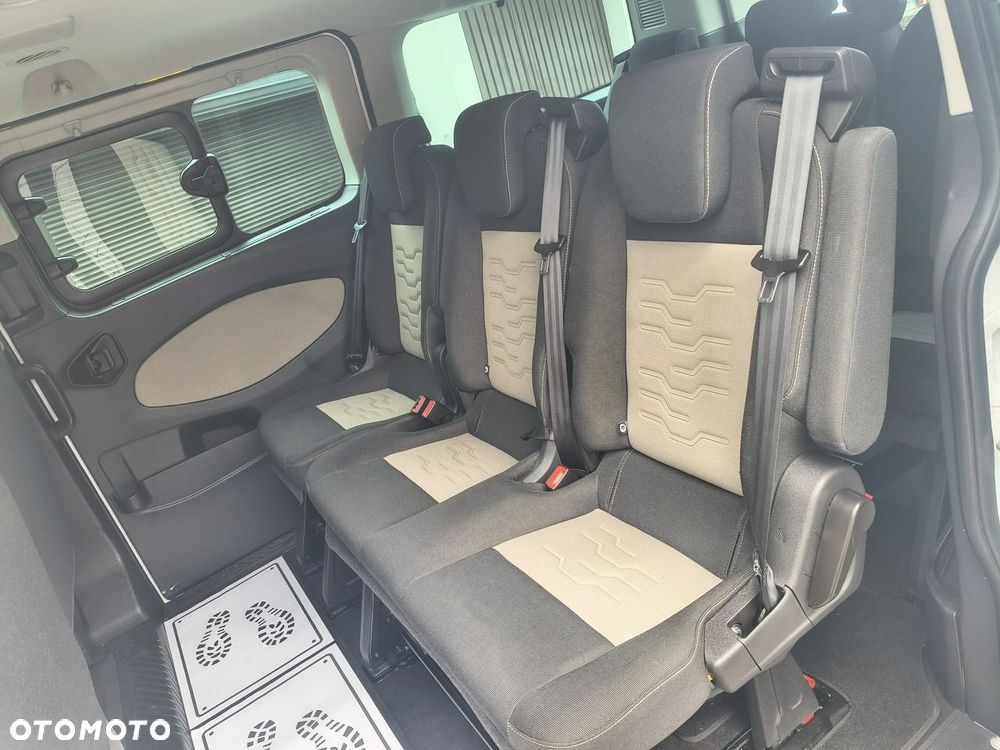 Ford Tourneo Custom - 18