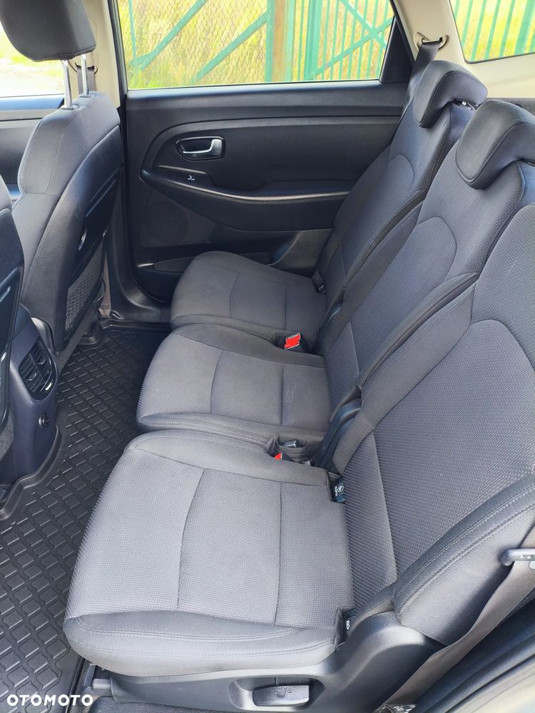 Kia Carens - 15