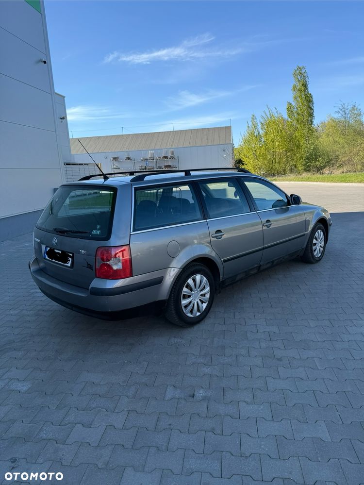 Volkswagen Passat 1.9 TDI Highline - 2