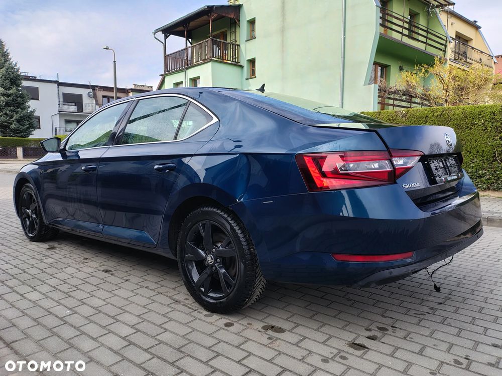 Skoda Superb 2.0 TDI Premium Edition - 6