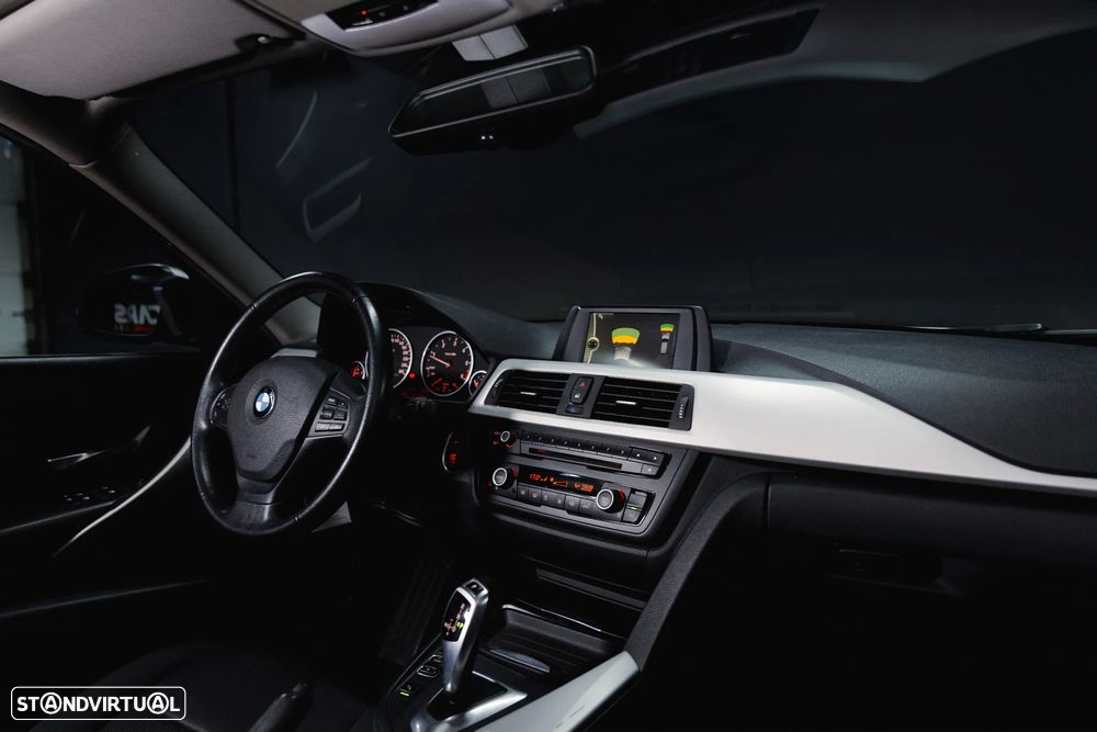 BMW 320 d Auto Exclusive - 14