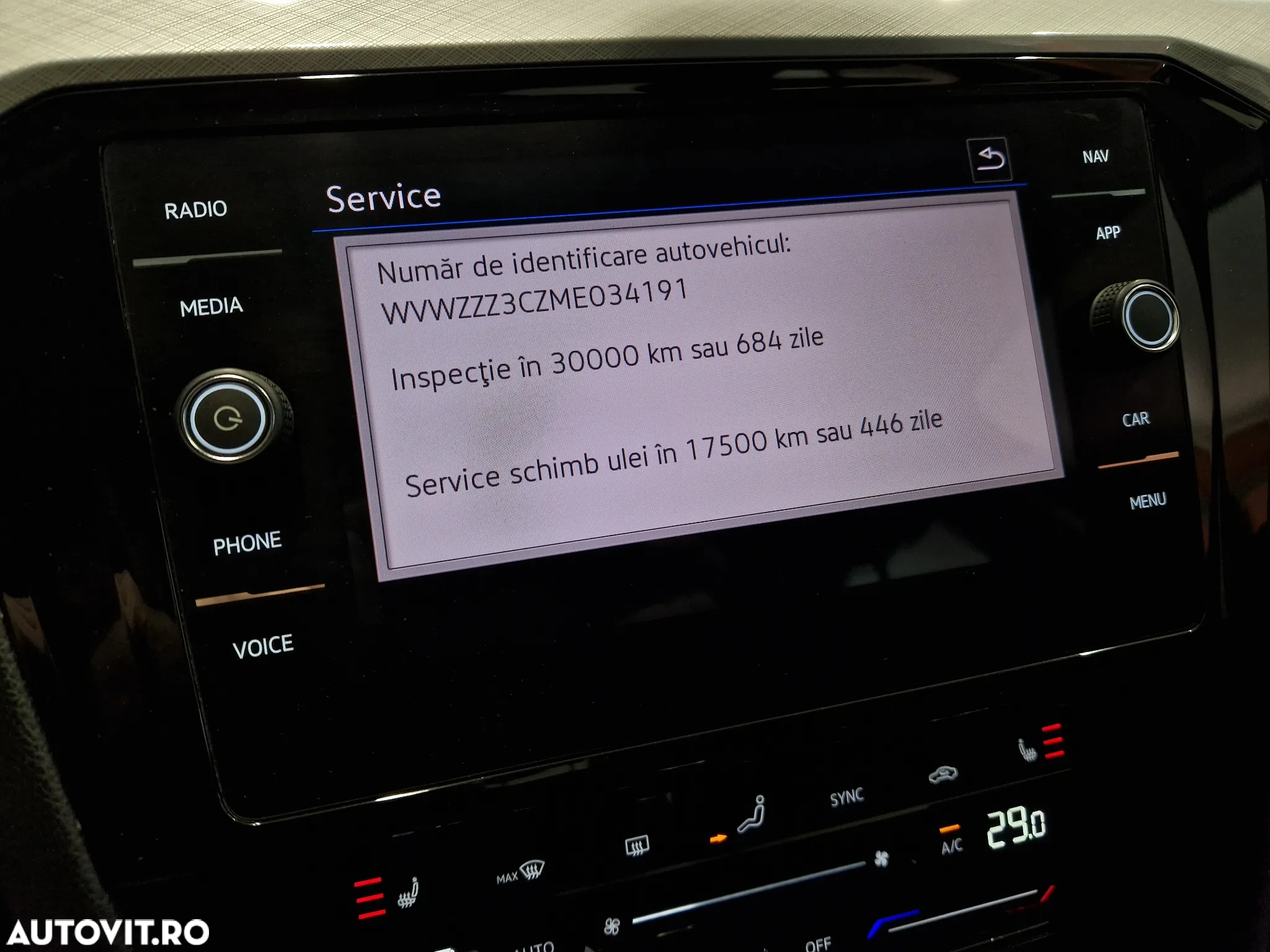 Volkswagen Passat 2.0 TDI SCR DSG Business - 28