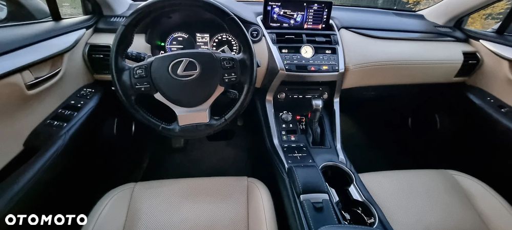 Lexus NX 300h Executive Line - 11