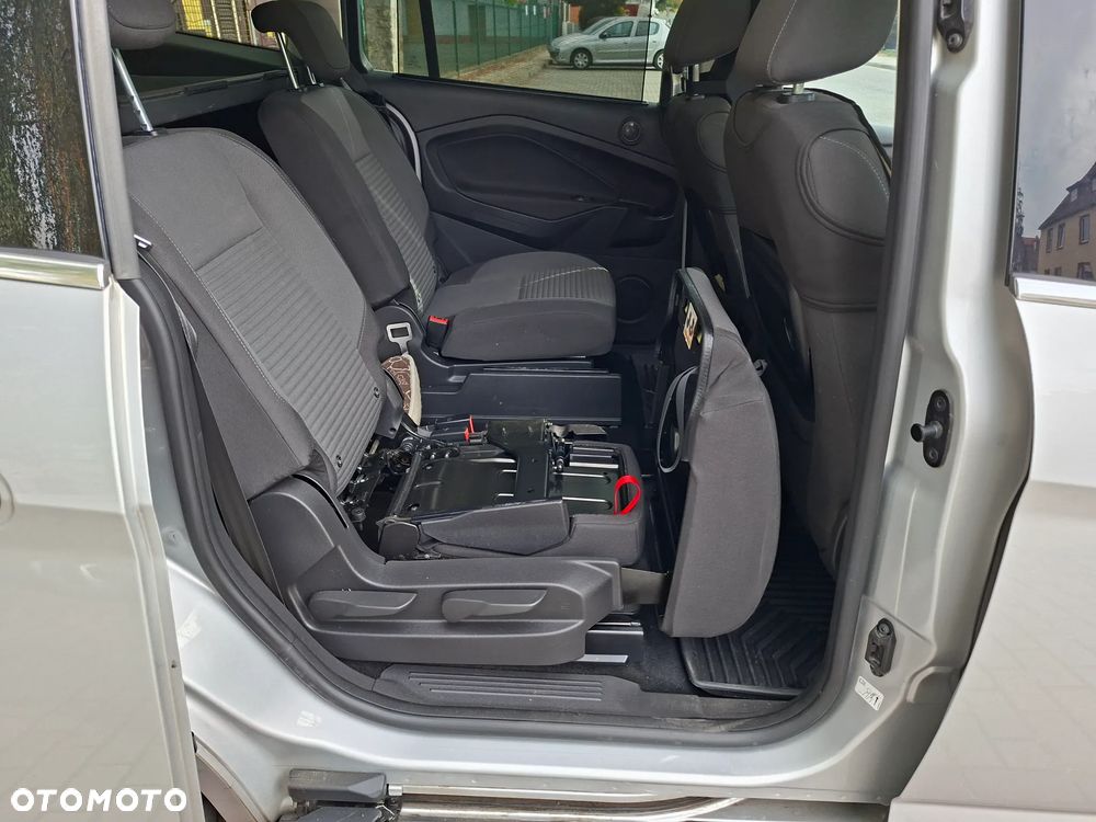 Ford Grand C-MAX - 15