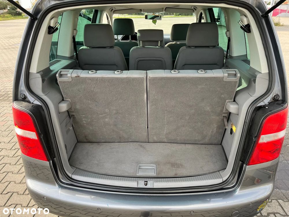 Volkswagen Touran 2.0 TDI Highline - 26