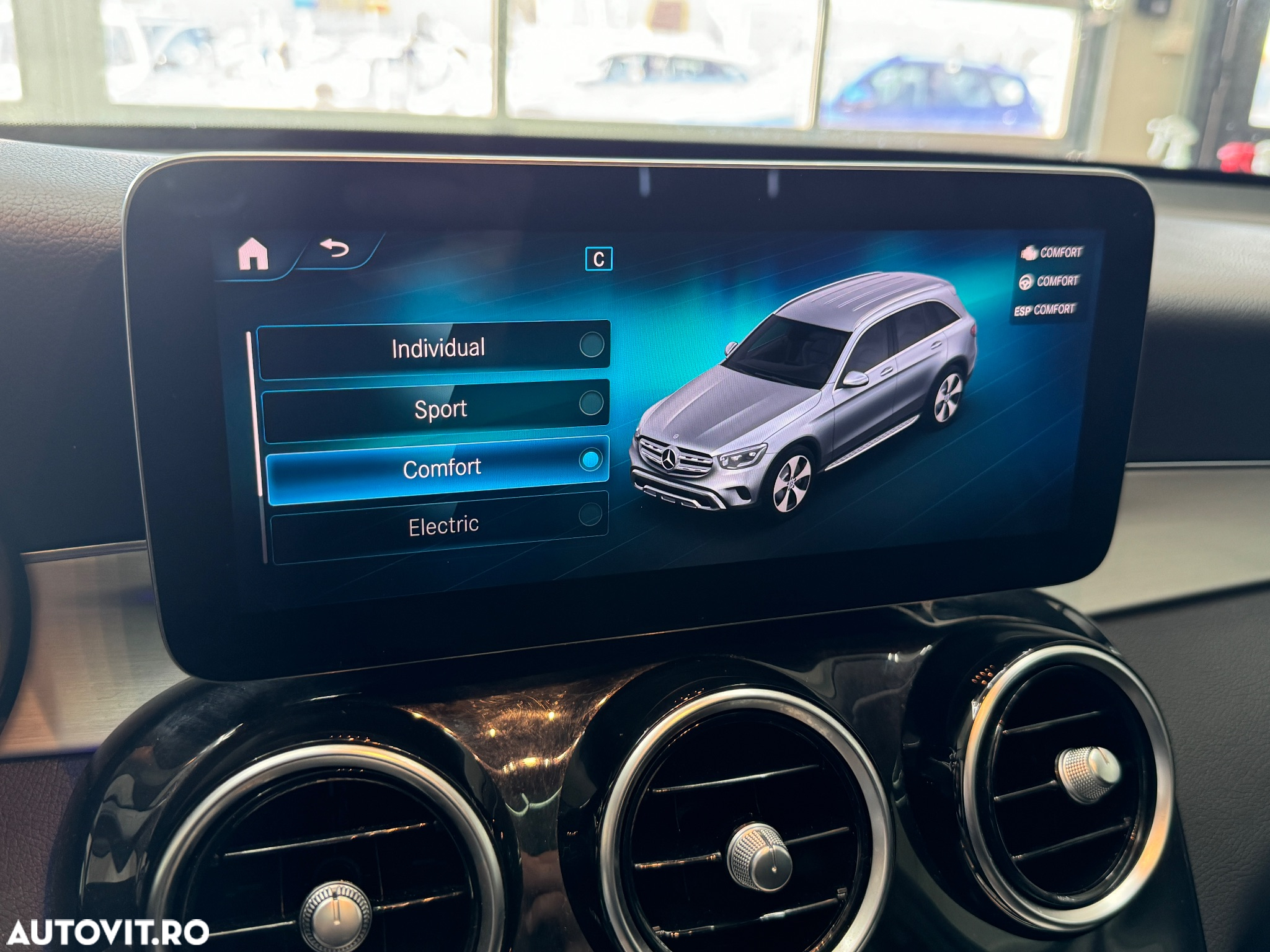 Mercedes-Benz GLC 300 e 4MATIC - 25