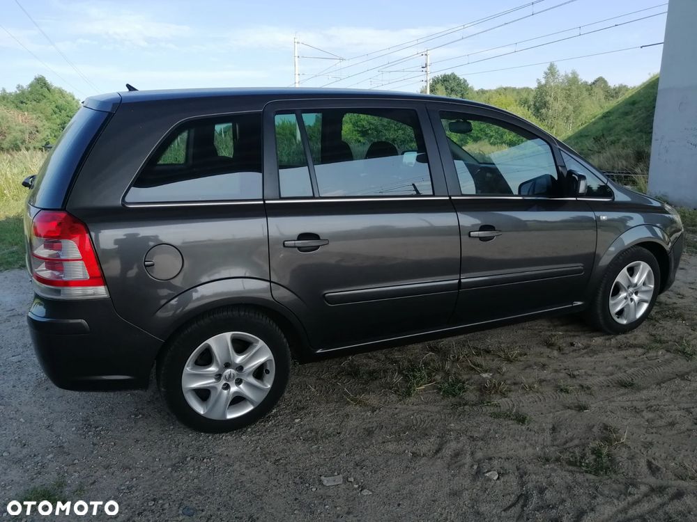 Opel Zafira - 10