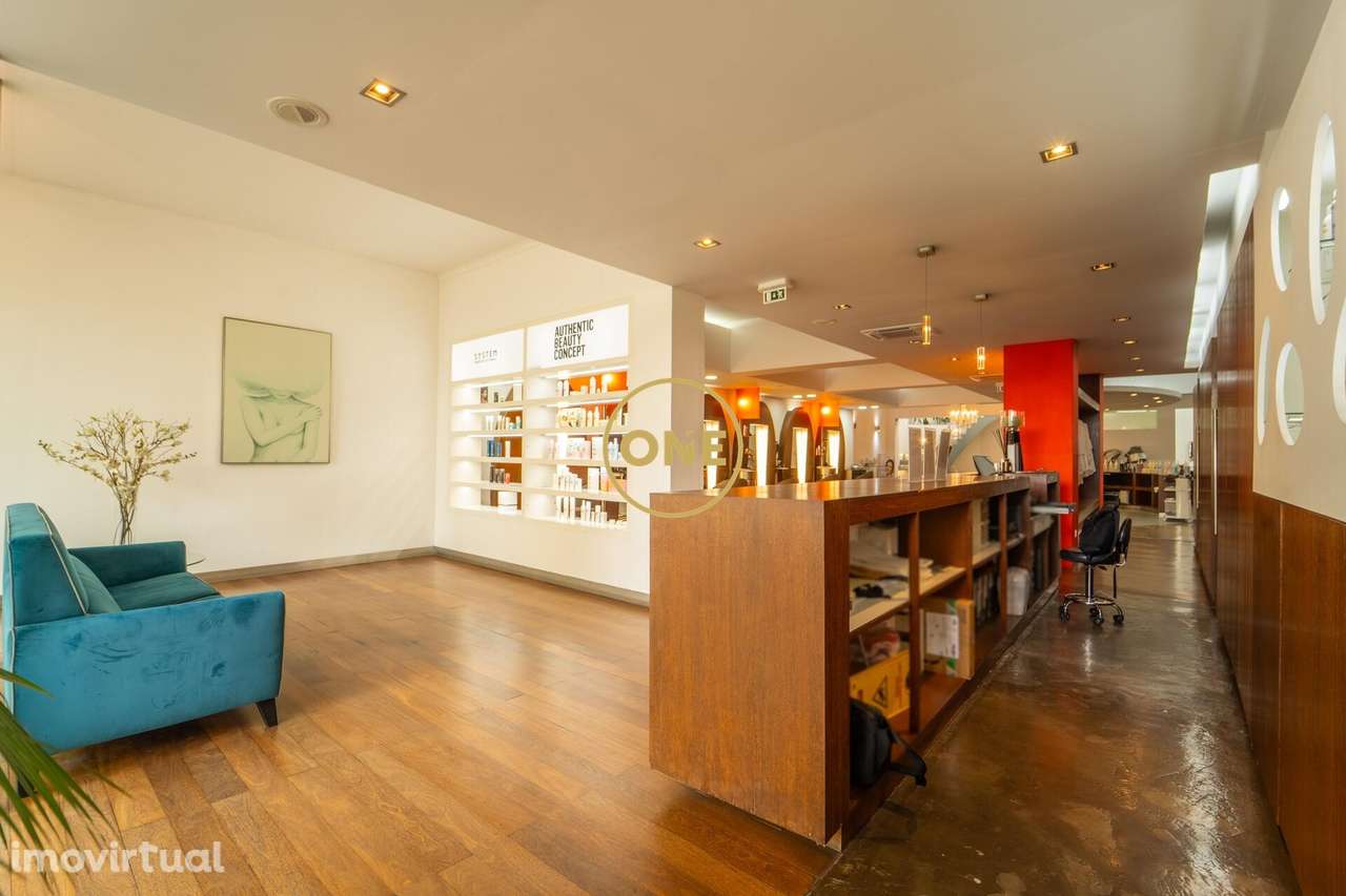 Prédio com Negócio para Rentabilizar — Centro Histórico de Ponta Delga - Grande imagem: 5/26